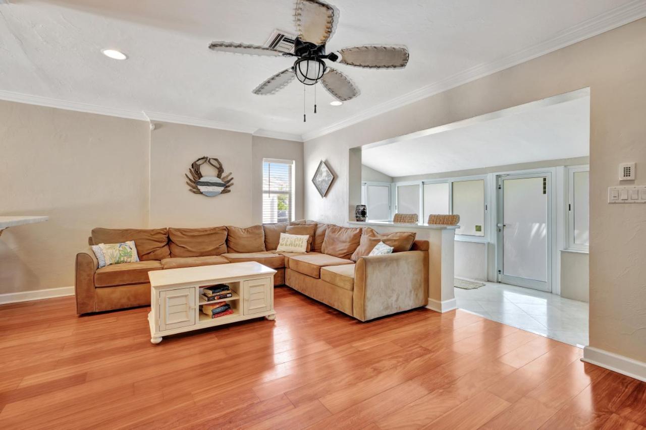 Holiday home Charming 3br Pool And Hot Tub Ftl Gateaway