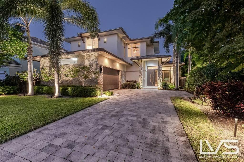 Victoria - Walk To Olas - 4 Bed 4 Bath