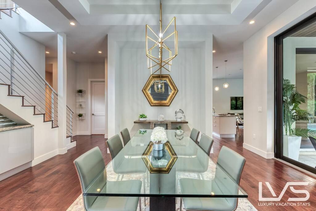 Victoria - Walk To Olas - 4 Bed 4 Bath