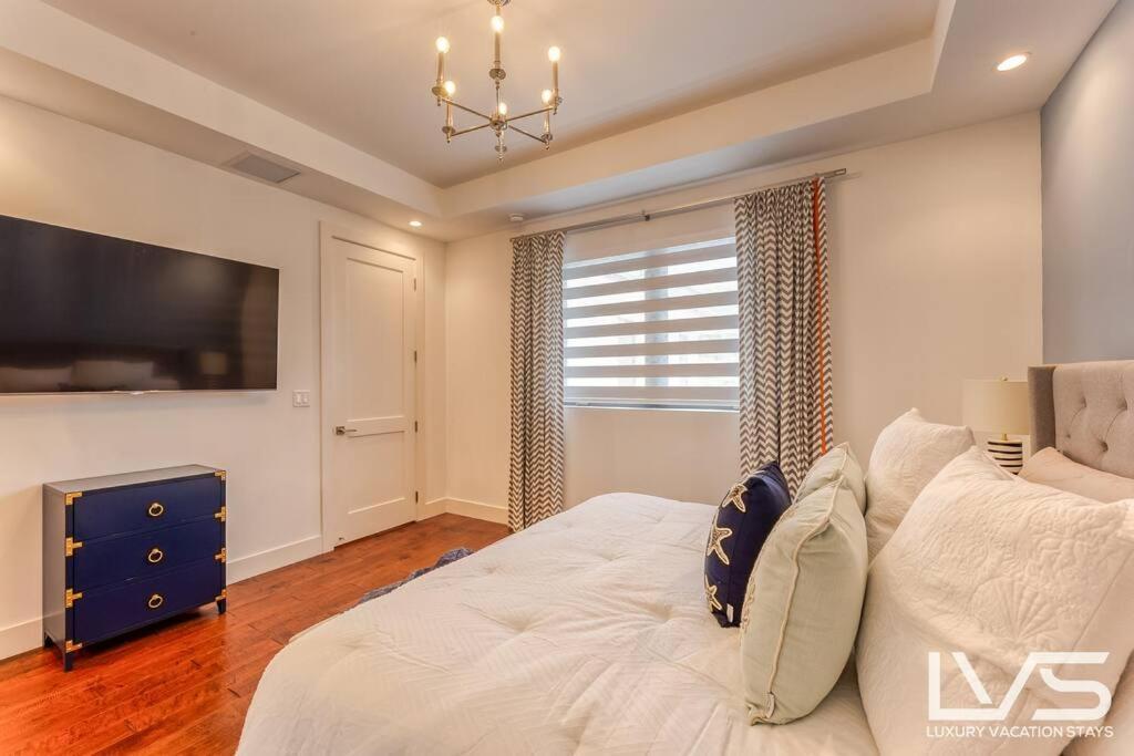 Victoria - Walk To Olas - 4 Bed 4 Bath