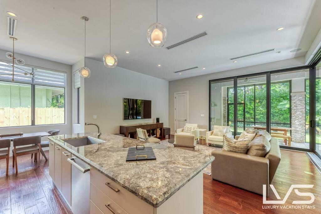 Holiday home Victoria - Walk To Olas - 4 Bed 4 Bath