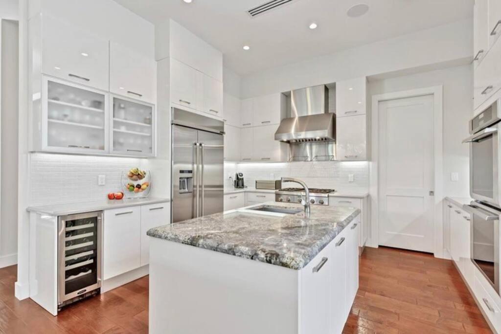 Victoria - Walk To Olas - 4 Bed 4 Bath Fort Lauderdale