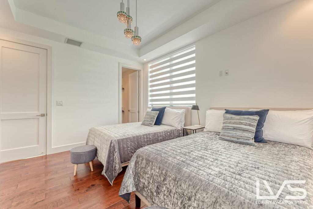 Victoria - Walk To Olas - 4 Bed 4 Bath