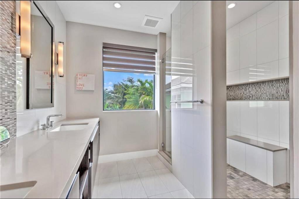 Holiday home Victoria - Walk To Olas - 4 Bed 4 Bath