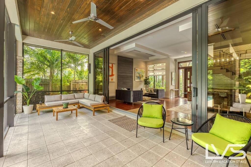 Victoria - Walk To Olas - 4 Bed 4 Bath