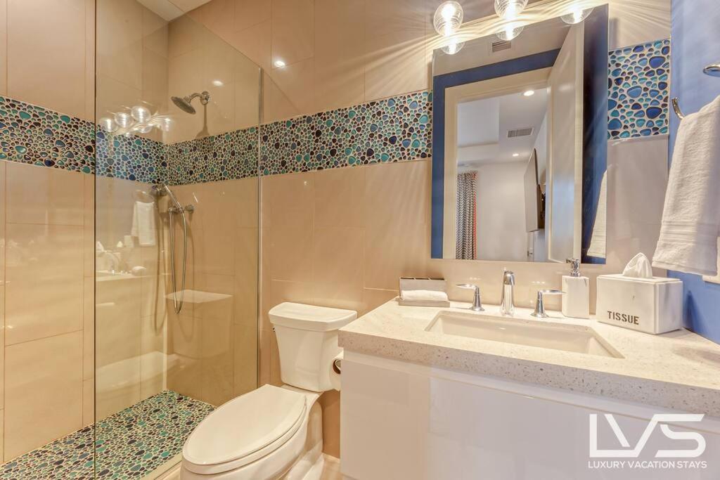 Victoria - Walk To Olas - 4 Bed 4 Bath