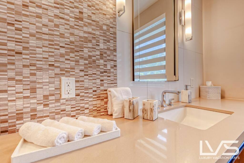 Holiday home Victoria - Walk To Olas - 4 Bed 4 Bath *