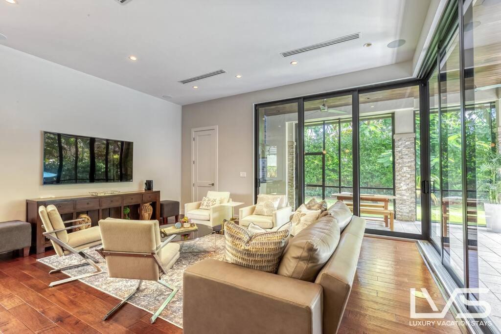Victoria - Walk To Olas - 4 Bed 4 Bath Fort Lauderdale