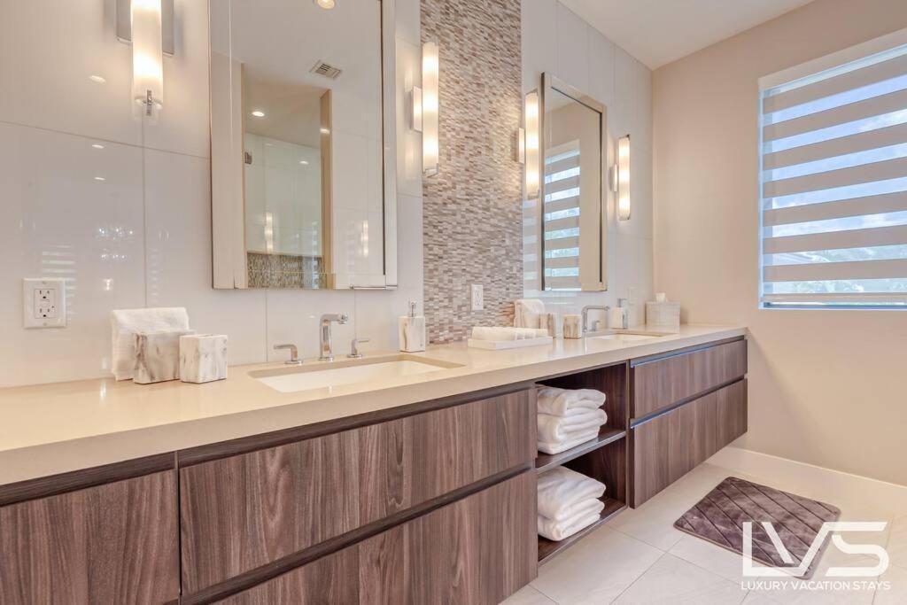 Holiday home Victoria - Walk To Olas - 4 Bed 4 Bath