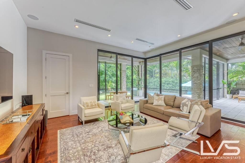 Holiday home Victoria - Walk To Olas - 4 Bed 4 Bath *