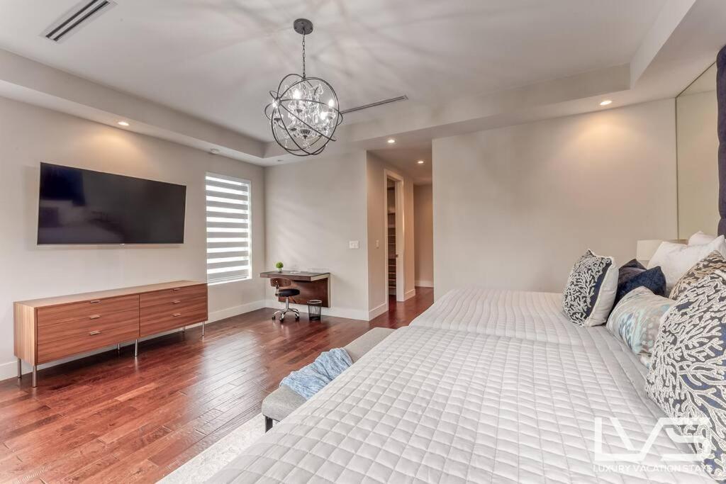 Holiday home Victoria - Walk To Olas - 4 Bed 4 Bath *