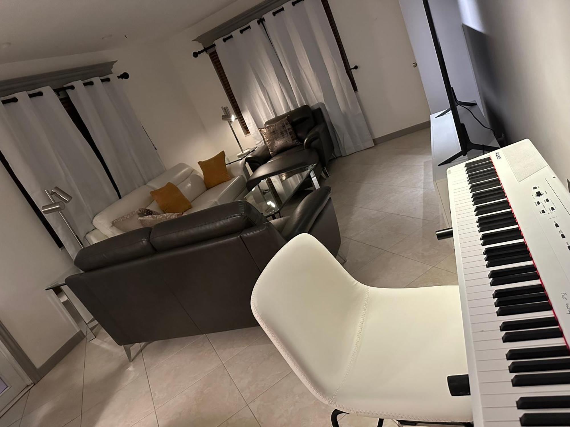 Elles Place *