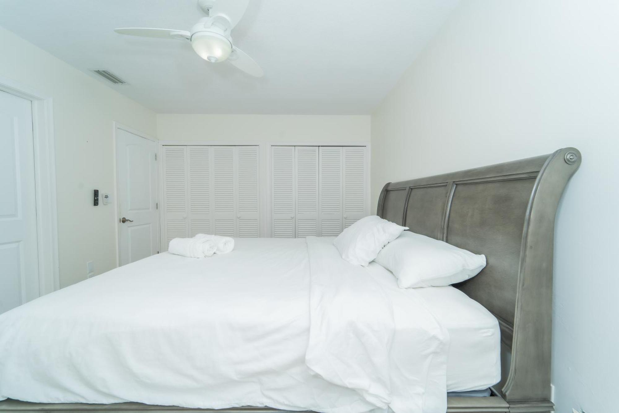 Holiday home Waterfront Heated Pool Walk To