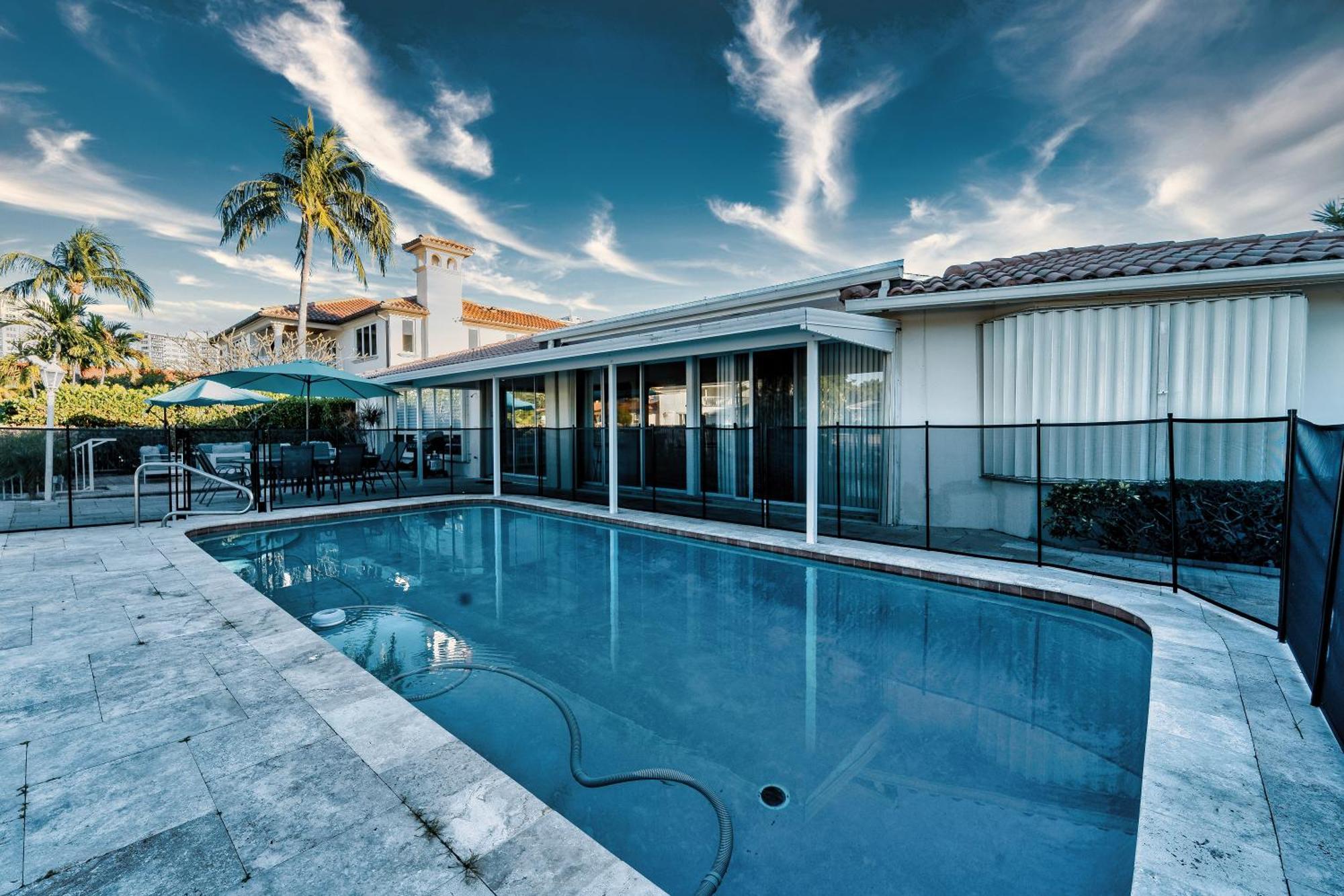 Waterfront Heated Pool Walk To Fort Lauderdale