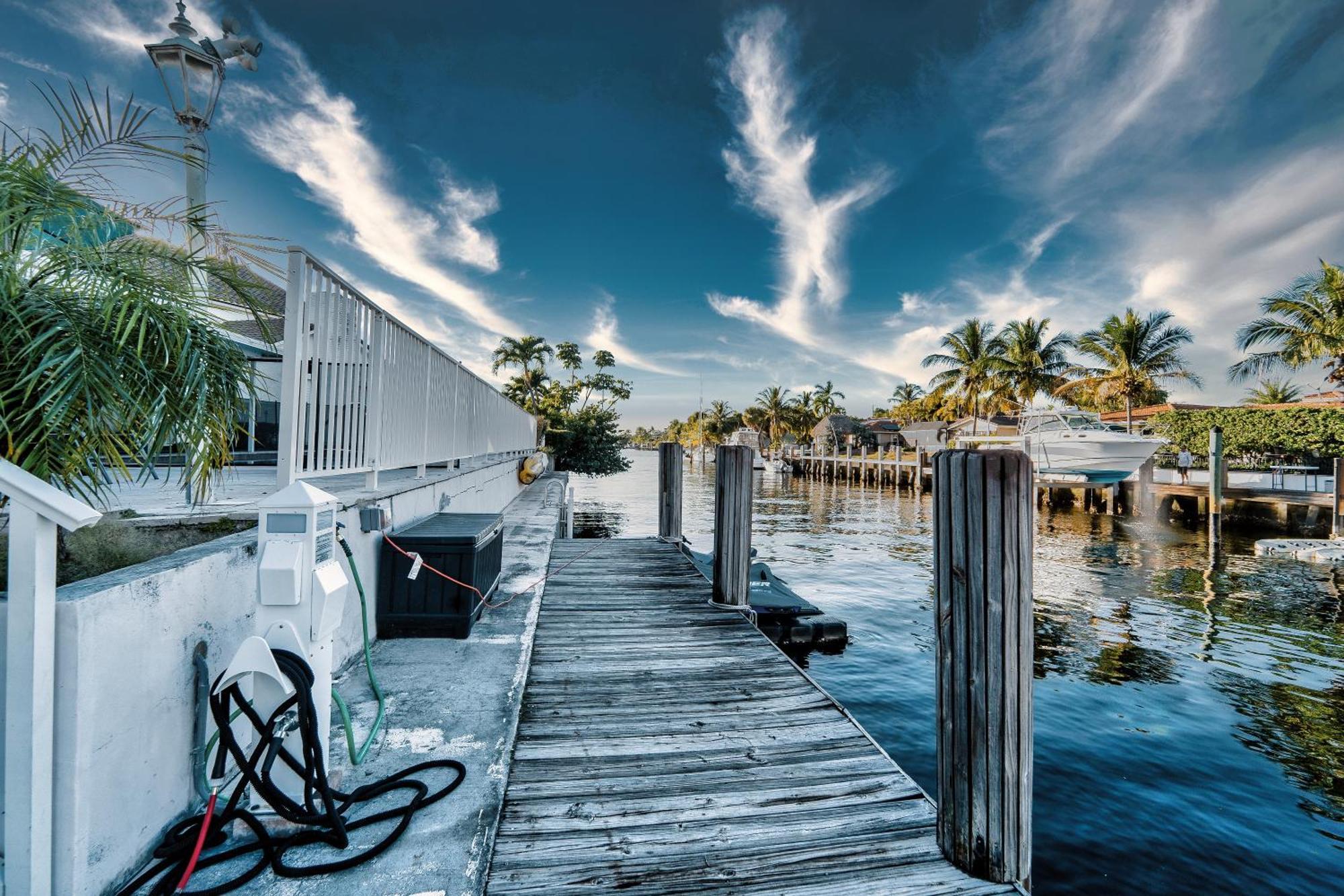 Waterfront Heated Pool Walk To Holiday home