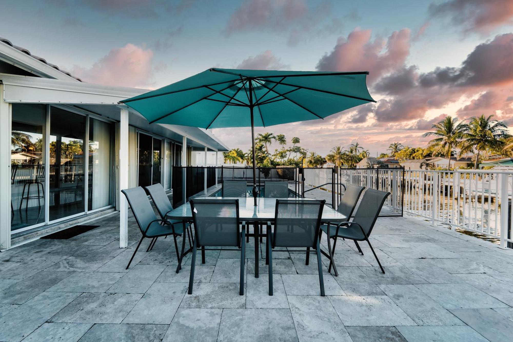 Holiday home Waterfront Heated Pool Walk To *
