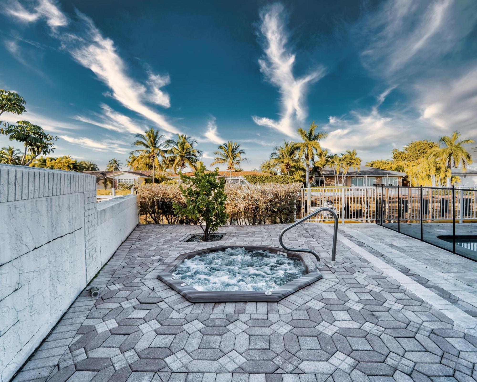 Holiday home Waterfront Heated Pool Walk To