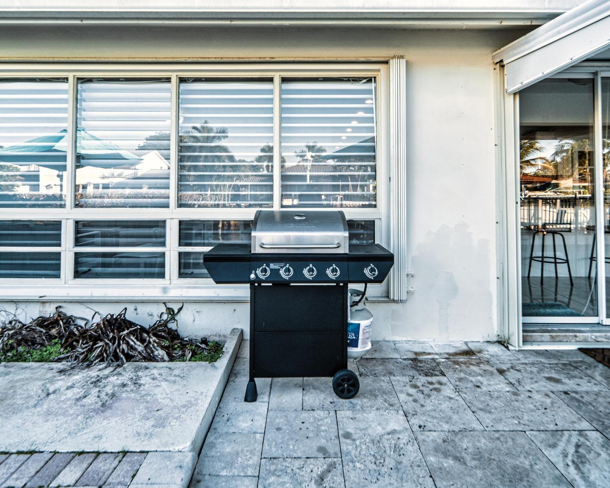 Waterfront Heated Pool Walk To Holiday home *