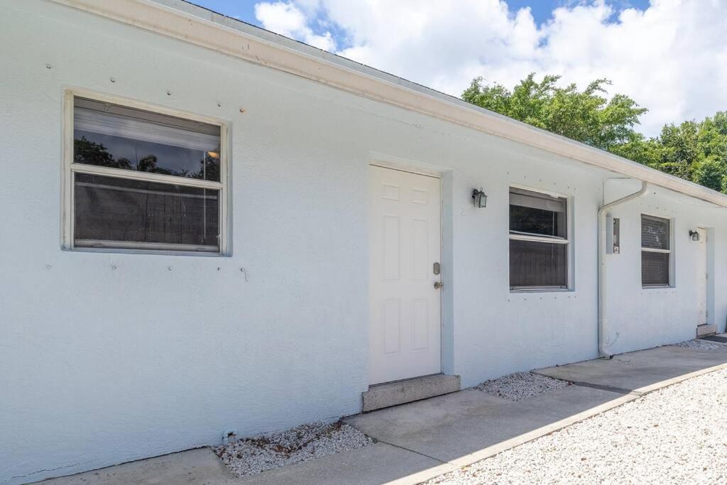 Apartment Stylish 2 Bed 1 Bath W/free Parking! *