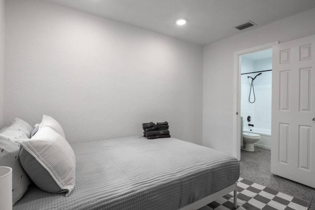 Cozy 2bed 1 Bath 5 Min To Olas W/free Parking! Apartment Fort Lauderdale