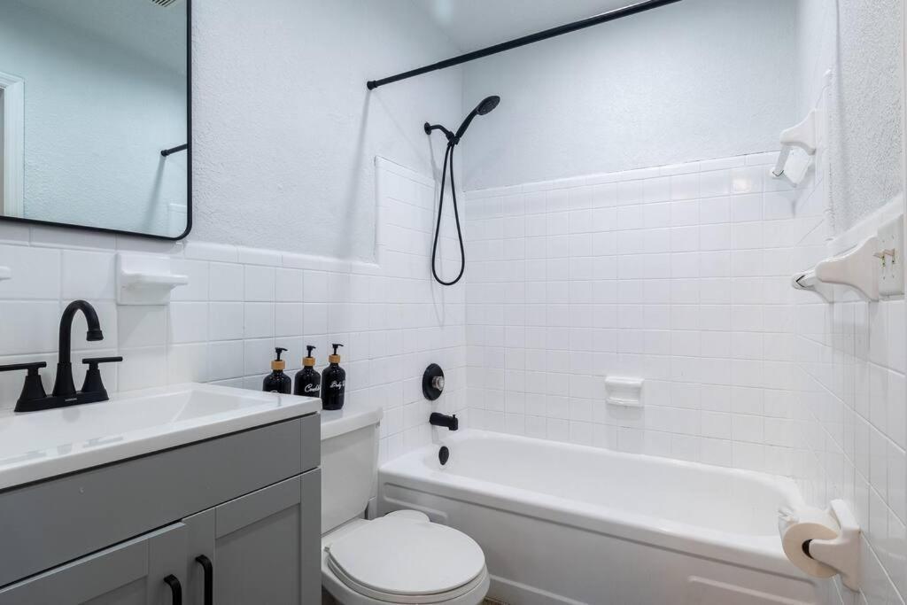 Cozy 2bed 1 Bath 5 Min To Olas W/free Parking! * Fort Lauderdale