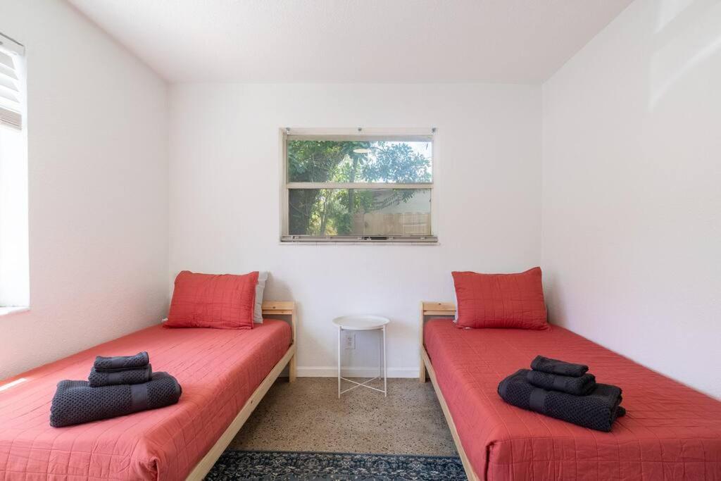 Cozy 2bed 1 Bath 5 Min To Olas W/free Parking! *