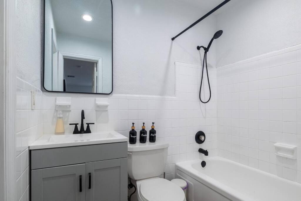 Cozy 2bed 1 Bath 5 Min To Olas W/free Parking! * Fort Lauderdale