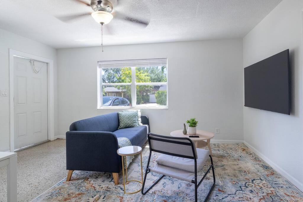 Cozy 2bed 1 Bath 5 Min To Olas W/free Parking! *