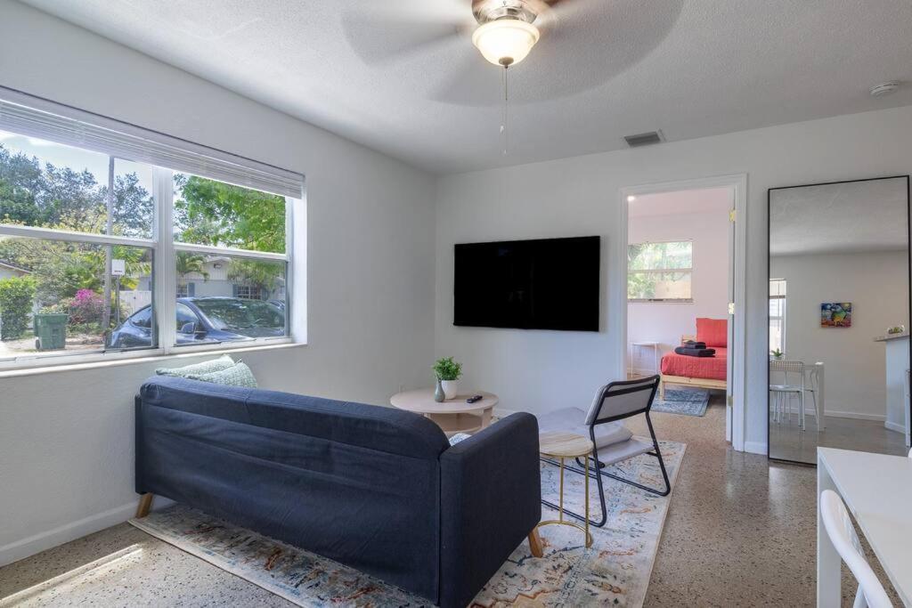 Apartment Cozy 2bed 1 Bath 5 Min To Olas W/free Parking! *