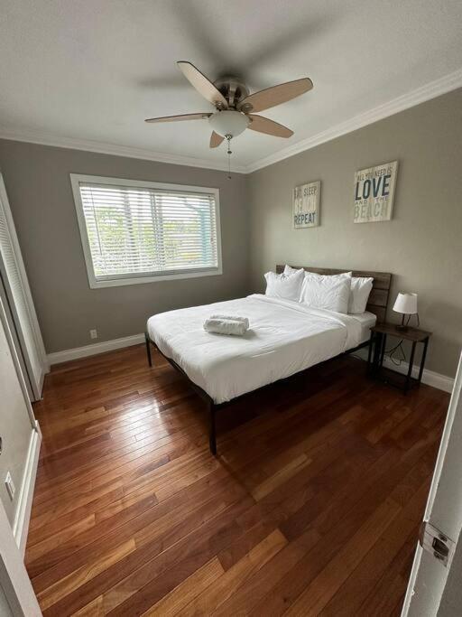 Olas Oasis: Heated Salt Water Pool Retreat Holiday home *