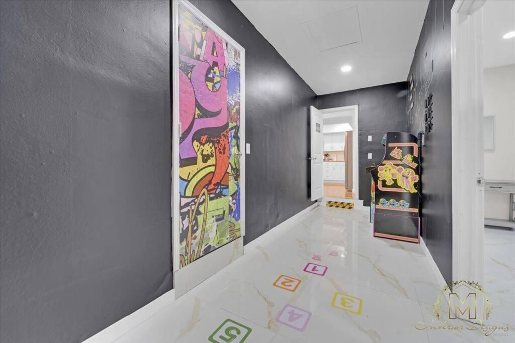 Game & Chill Manor - Arcade - Pool - Pool Table * Fort Lauderdale