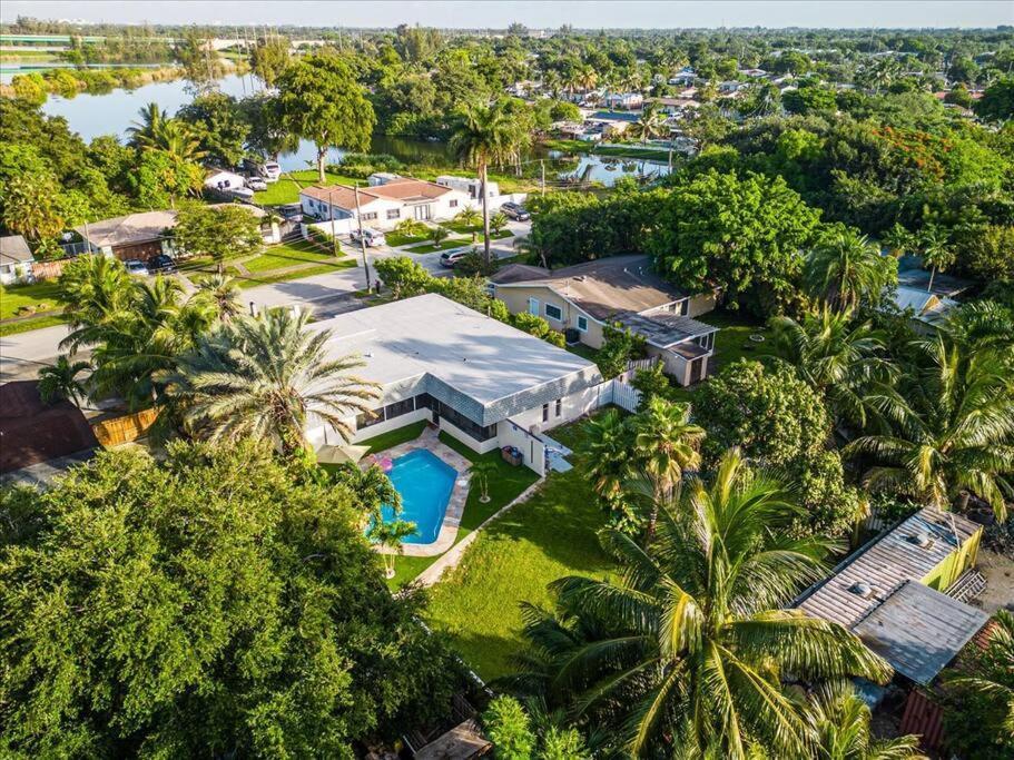 Game & Chill Manor - Arcade - Pool - Pool Table Holiday home *