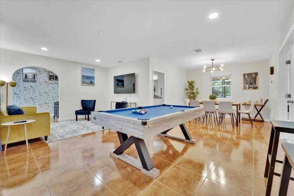 Game & Chill Manor - Arcade - Pool - Pool Table Holiday home Fort Lauderdale