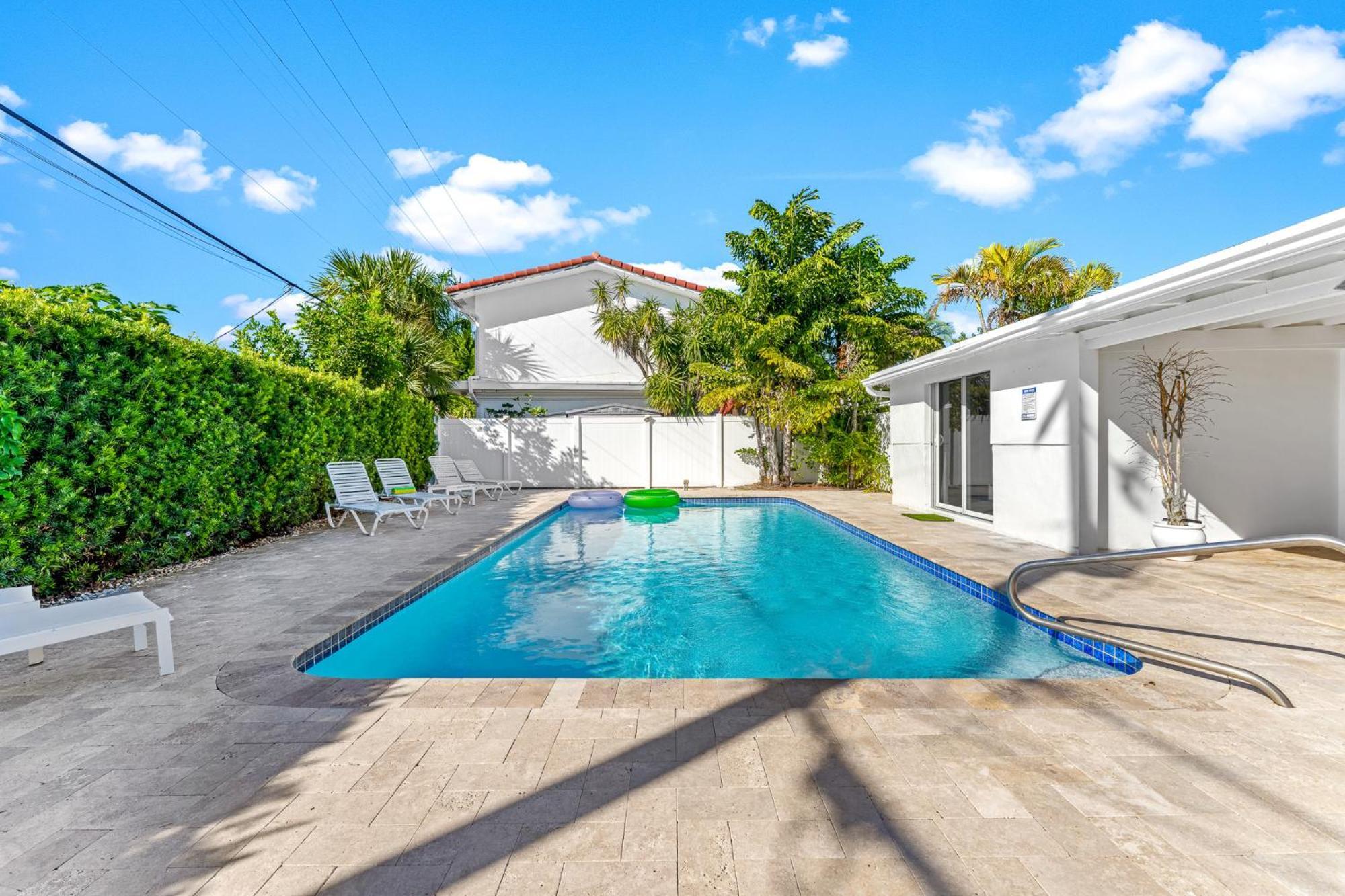 Apartment Steps From The Beach-all Renovated Unit #3 *