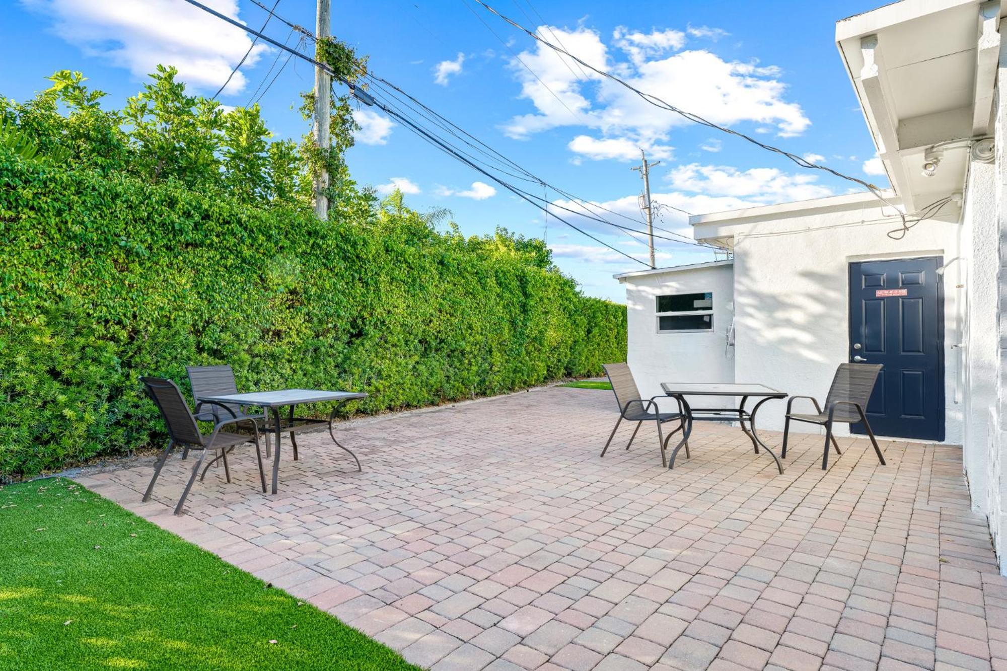 Apartment Steps From The Beach-all Renovated Unit #3 *
