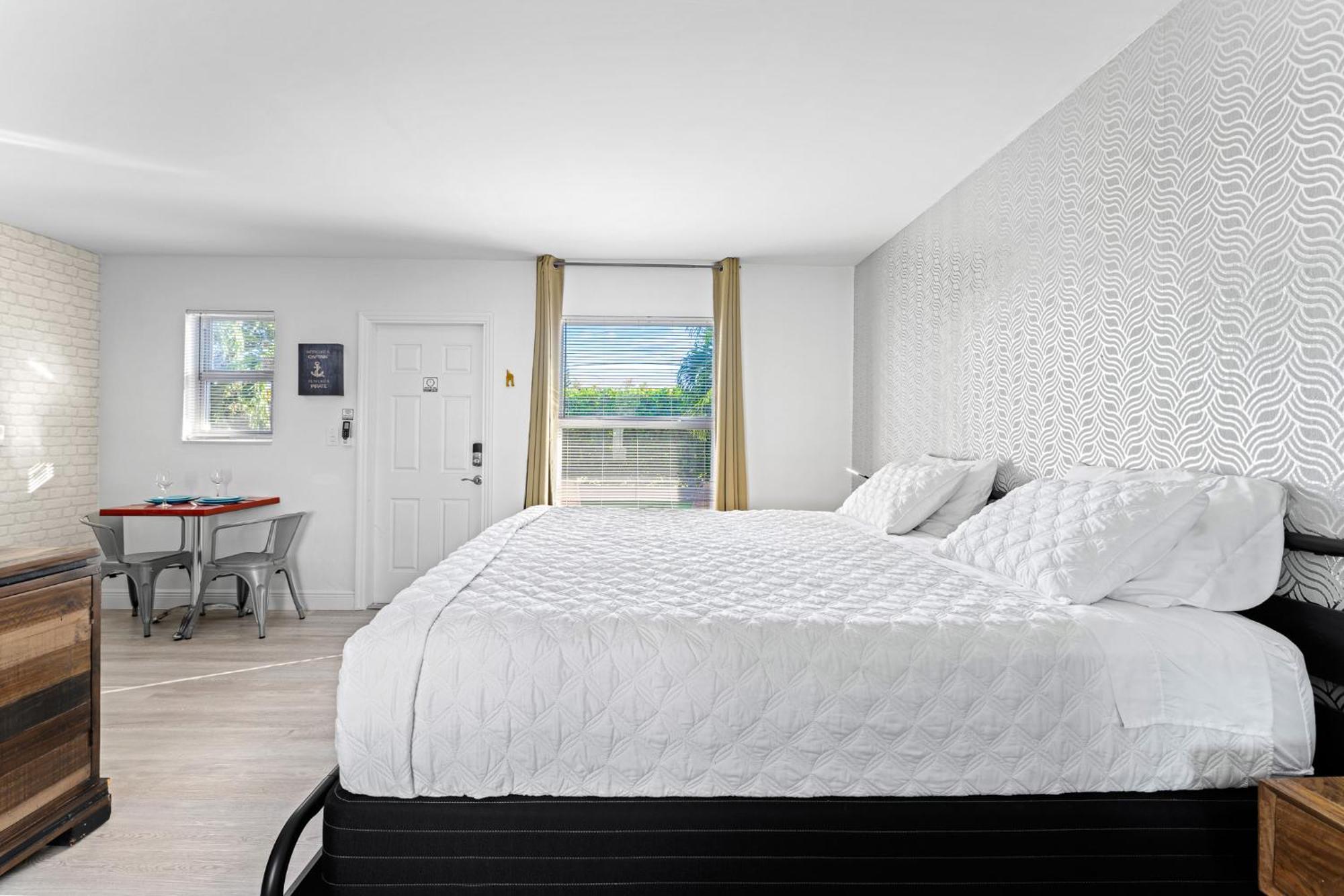 Steps From The Beach-all Renovated Unit #3 * Fort Lauderdale