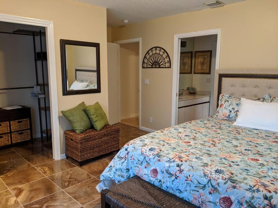 Spacious House In Lauderdale - Minutes From Holiday home