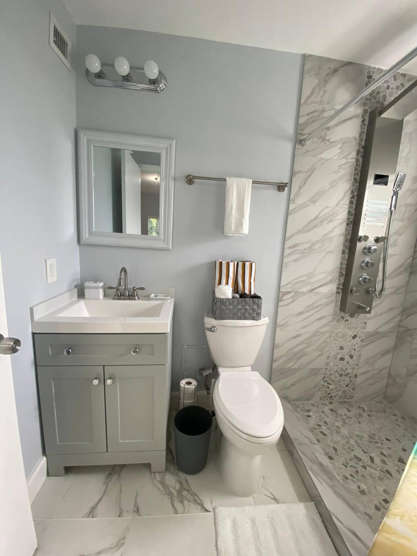 Mazor Luxury Three Bedrooms Vacation Holiday home