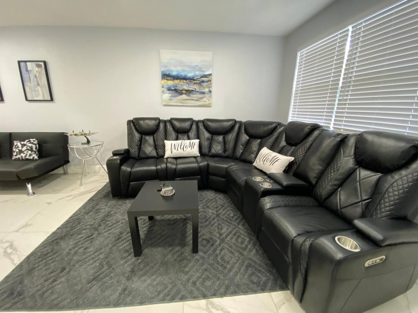 Mazor Luxury Three Bedrooms Vacation Holiday home *