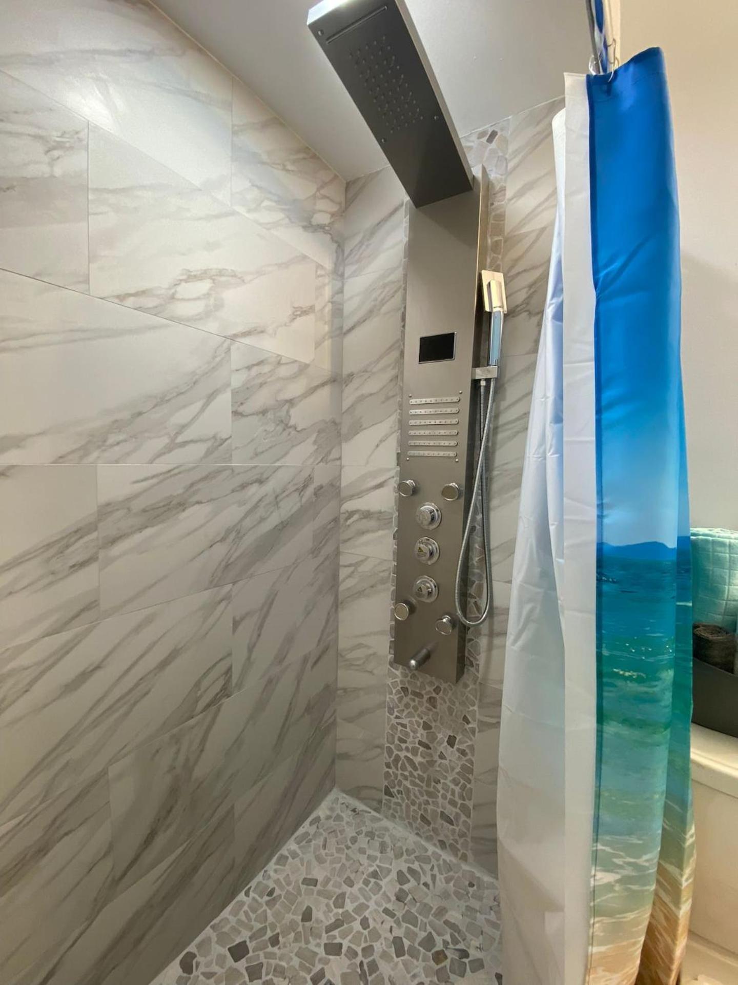 Mazor Luxury Three Bedrooms Vacation
