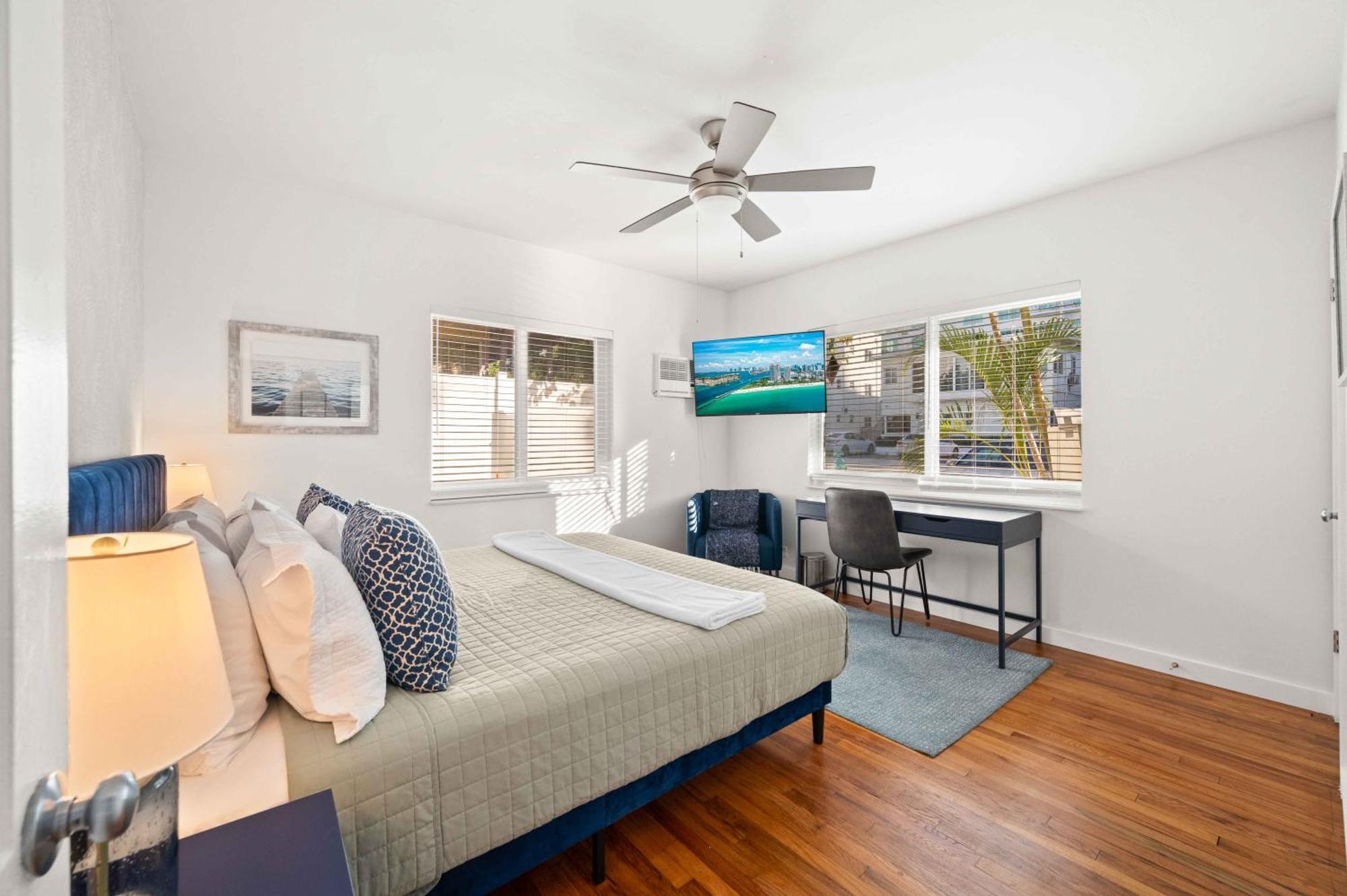 By The King Beds Lush Patio W Bbq Breakers Key One H0mes * Fort Lauderdale