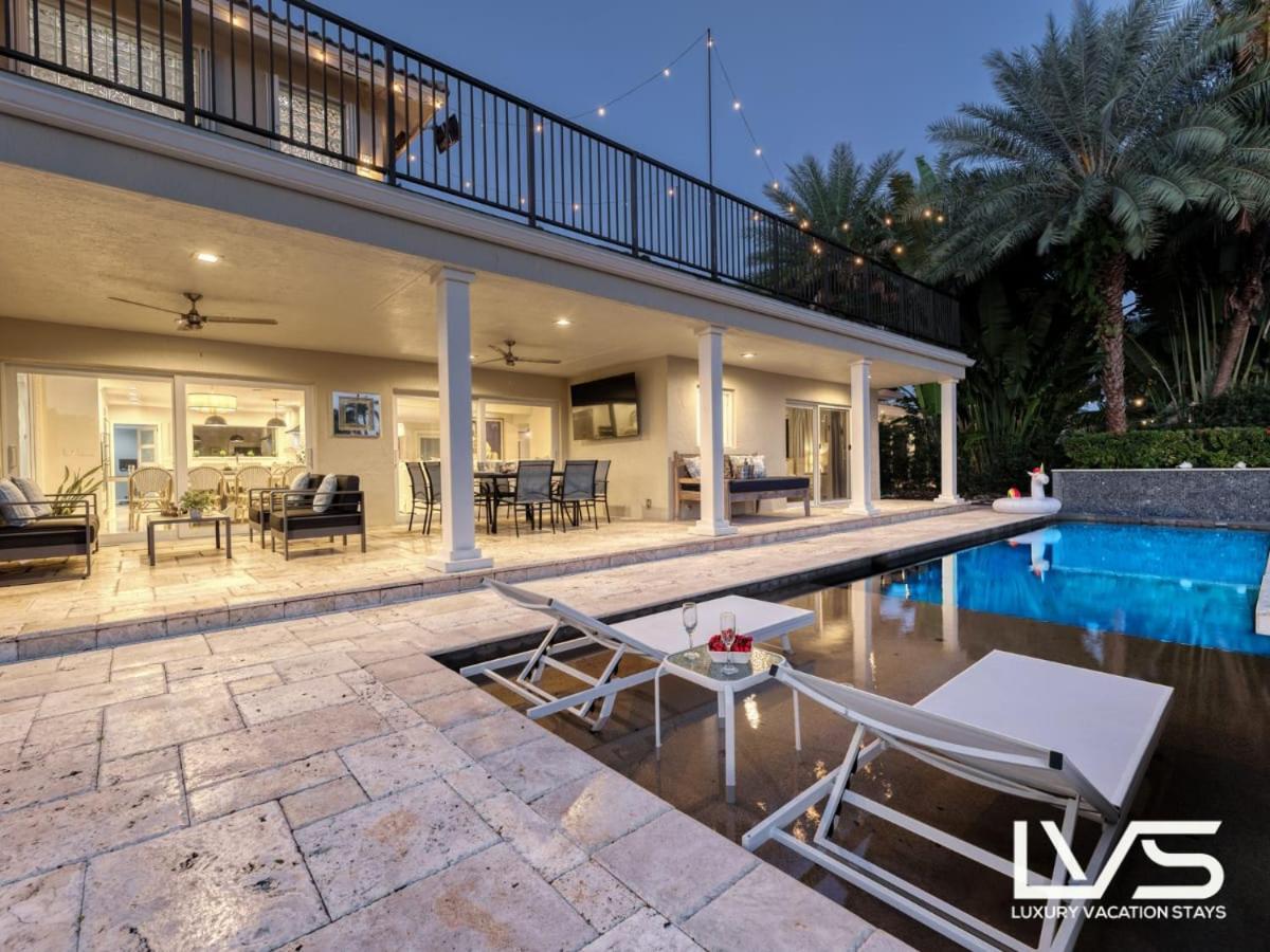 New Royal 80ft Waterfront Wlk2beach Hotpool Kitchenbbq Holiday home