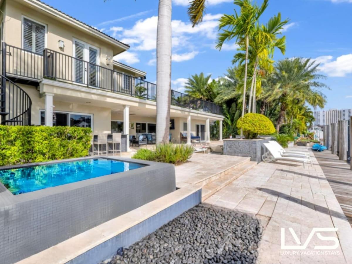 New Royal 80ft Waterfront Wlk2beach Hotpool Kitchenbbq Holiday home Fort Lauderdale