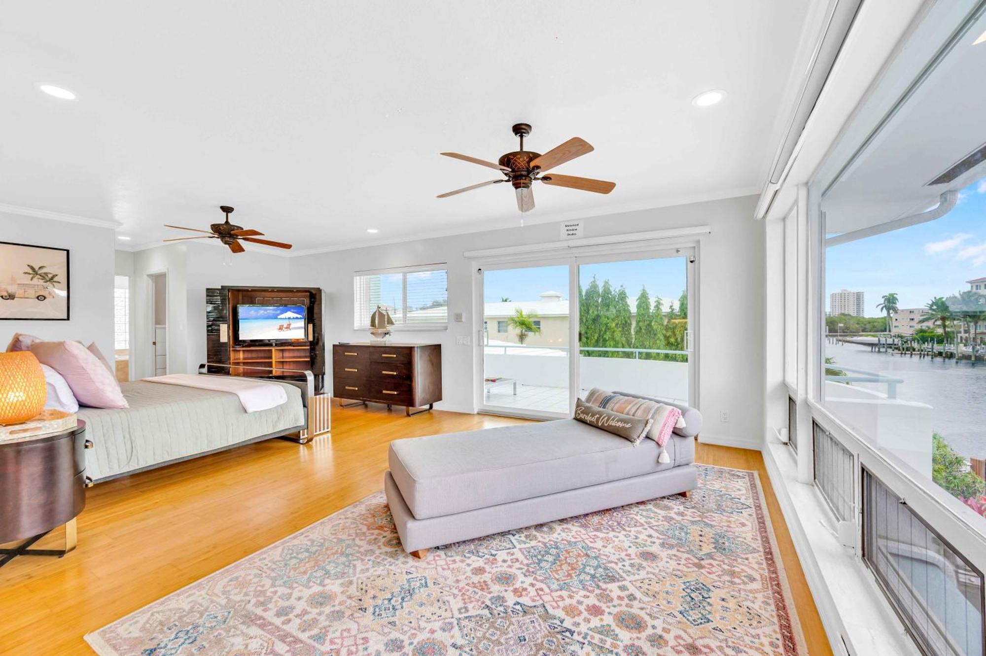Two-floor Heated Pool Dock Access Quiet Neighborhood Saltaire One Resldences Apartment