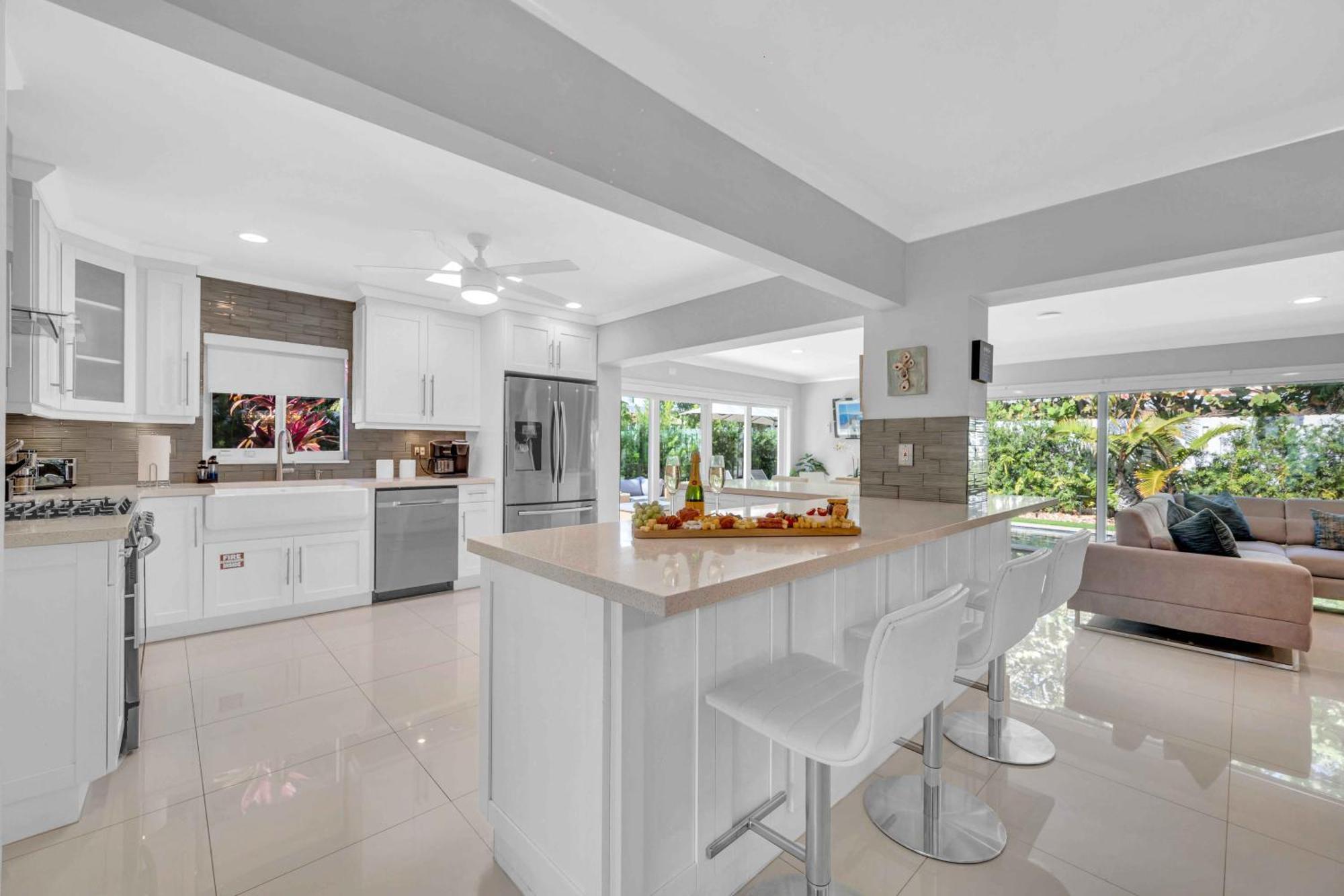Modern Coastal Style Proximity Heated Pool Tranquility Ocean Mist Key Resldences Holiday home