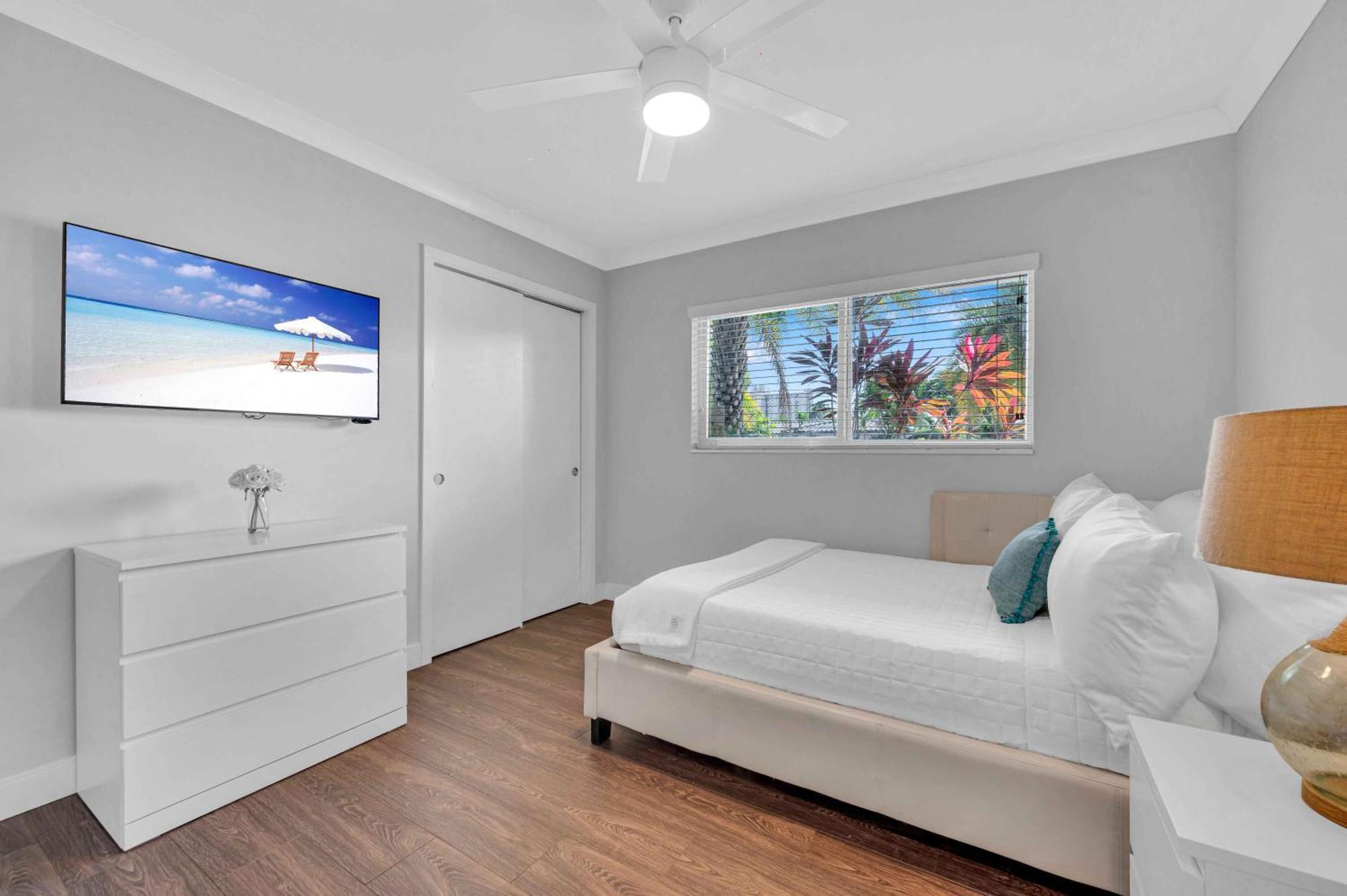 Holiday home Modern Coastal Style Proximity Heated Pool Tranquility Ocean Mist Key Resldences