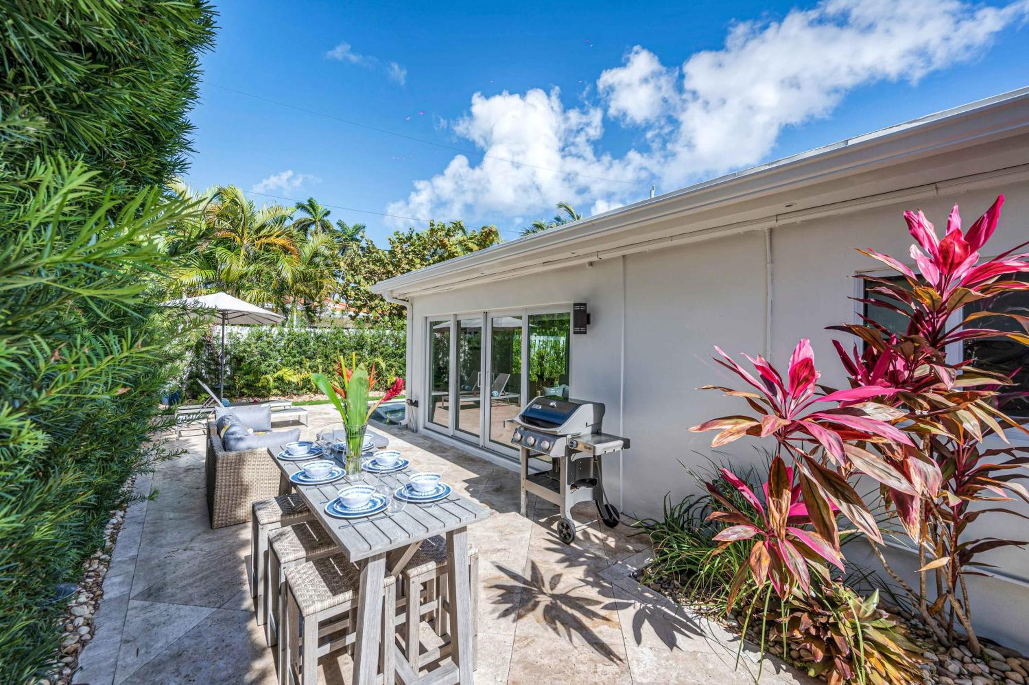 Holiday home Modern Coastal Style Proximity Heated Pool Tranquility Ocean Mist Key Resldences Fort Lauderdale