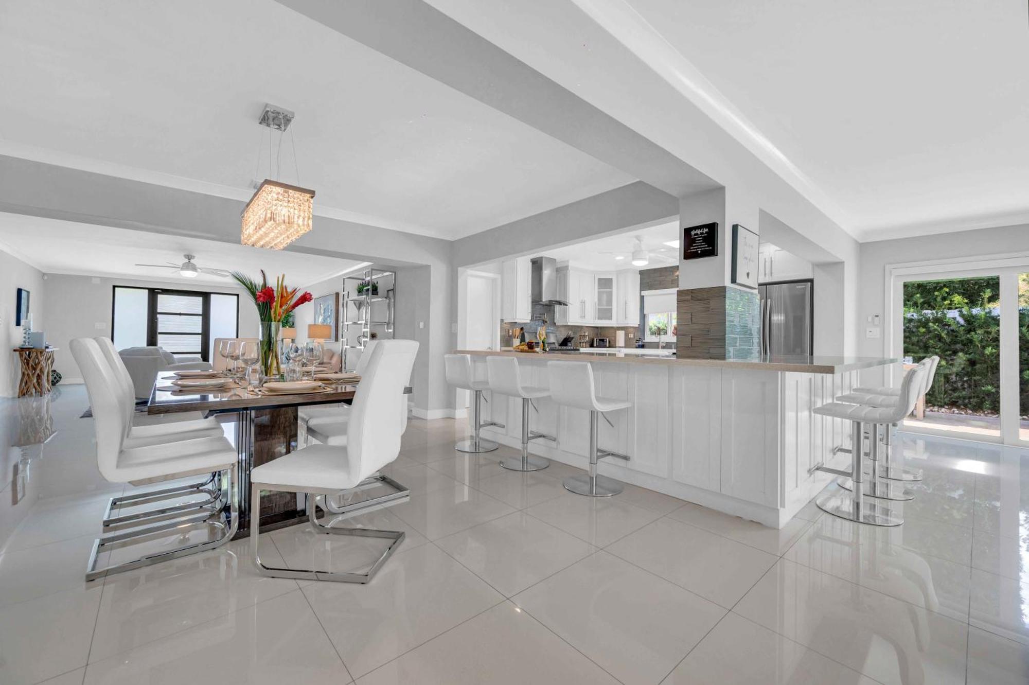 Modern Coastal Style Proximity Heated Pool Tranquility Ocean Mist Key Resldences Holiday home