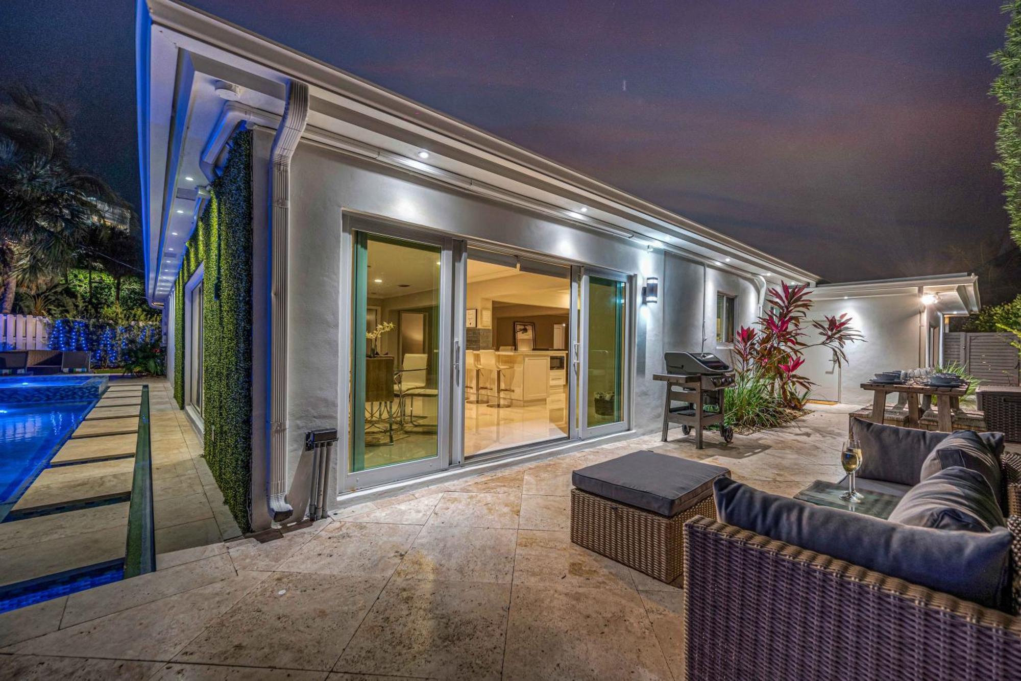 Modern Coastal Style Proximity Heated Pool Tranquility Ocean Mist Key Resldences Holiday home Fort Lauderdale