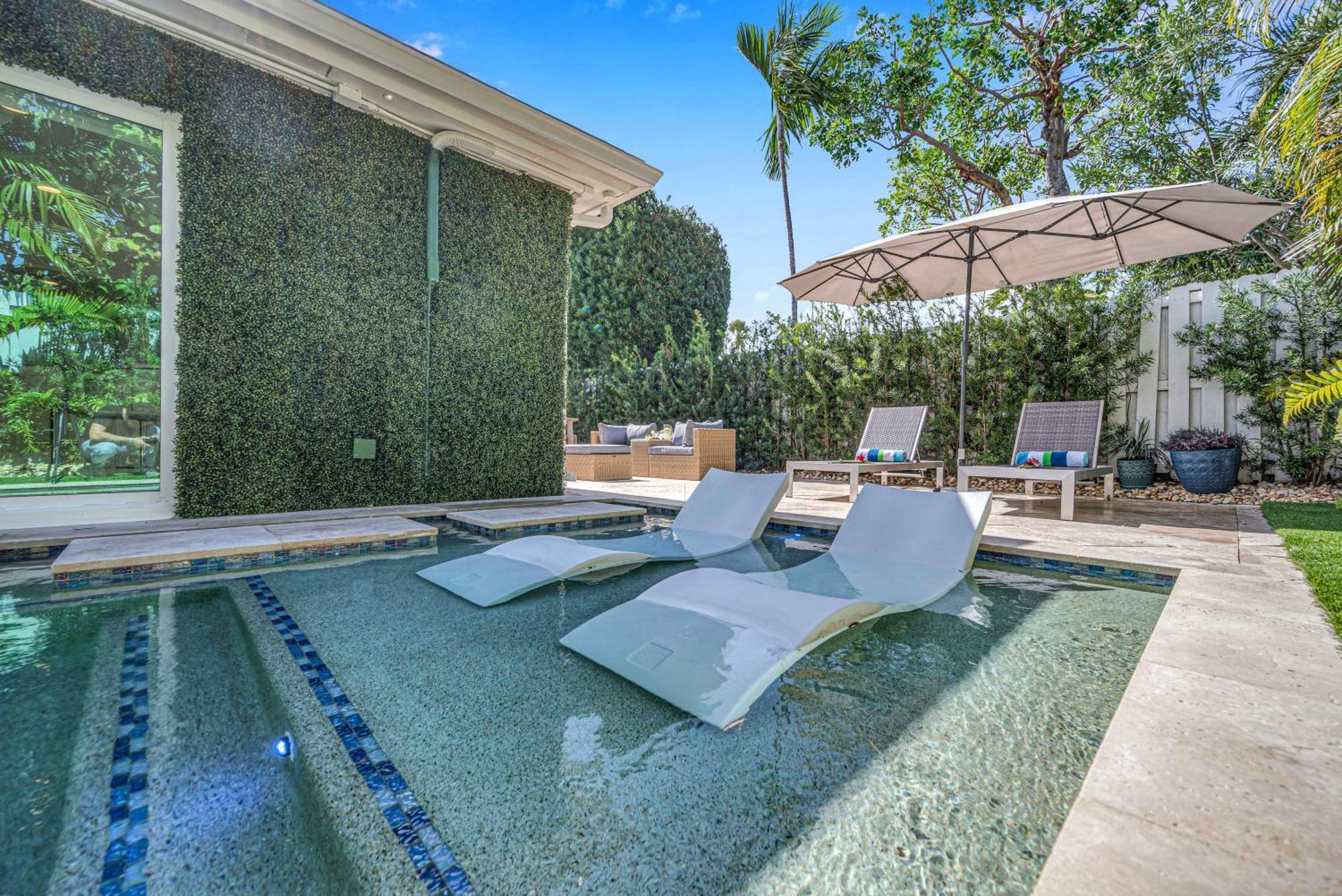 Modern Coastal Style Proximity Heated Pool Tranquility Ocean Mist Key Resldences Holiday home Fort Lauderdale